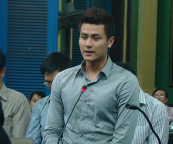 Sao Việt bị công an sờ gáy 0